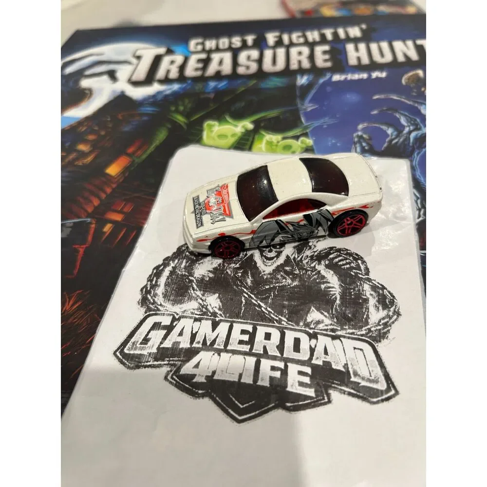 2000 Hot Wheels Yu-Gi-Oh! Muscle Tone White Die Cast Toy Car Vehicle